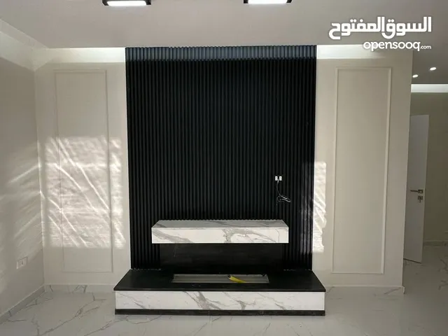 شقة طابق اخير مع روف فاخرة في اجمل مواقع طبربور من المالك مباشرة