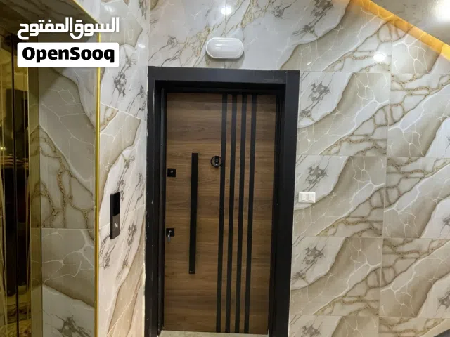 شقة طابق ارضي بسعر مميز جداً