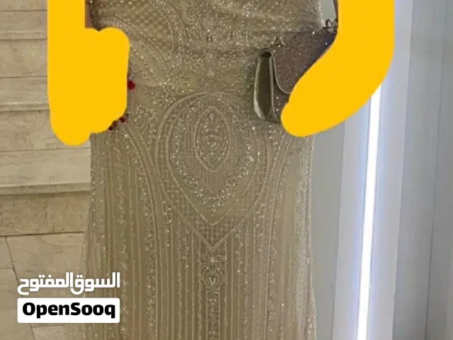 فستان موديل حديث ،ملبوس مرة
