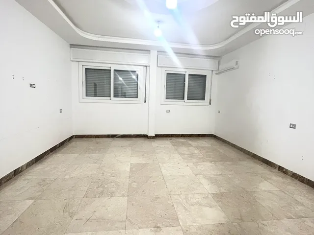 شقة خدمية للايجار