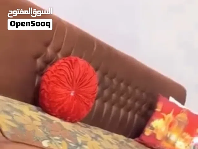 قنفات مستعمله نهايتهم شويه بيهم كسور من جوه من فوك مابيهم شي ونضاف 6امتار ديوان كامل