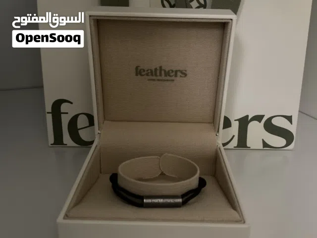 اسوارة Feathers أصلية – مع العلبة والكيس – حالة ممتازه