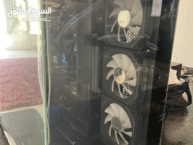 pc gaming مع جميع مستلزماته