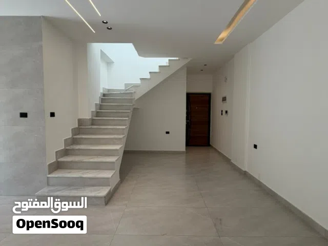 شقة لقطة ثالث مع روف في مرج الحمام قرب دوار البرديني