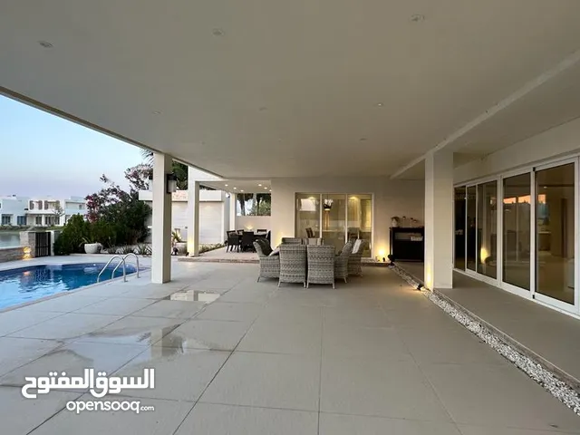 A luxury villa with a lake view in Al Mouj Роскошная вилла с видом на озеро в Аль Муж