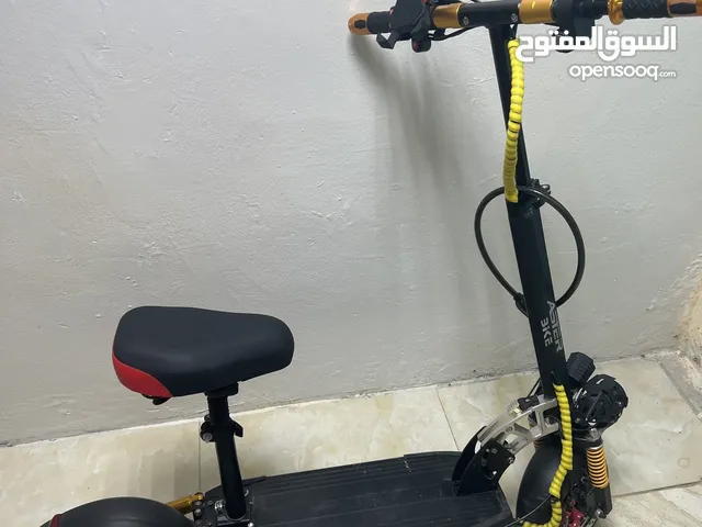 سكوتر كهربائي بطارية ممتازه يمشي اكثر من 30km و سرعته 50km