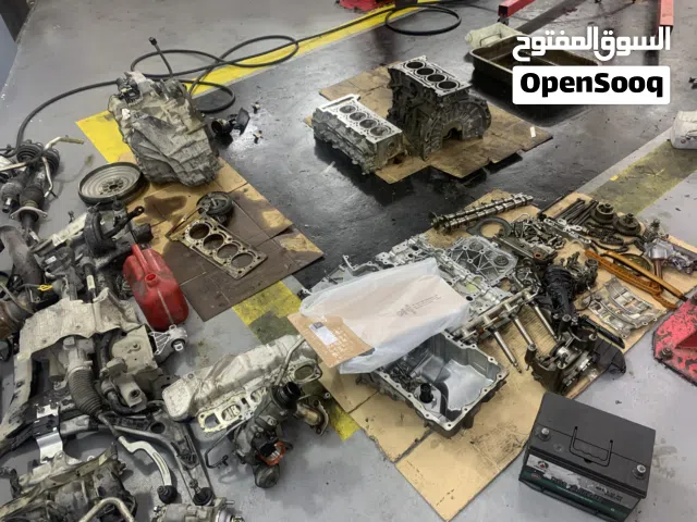 فني تصليح سيارات ميكانيكي