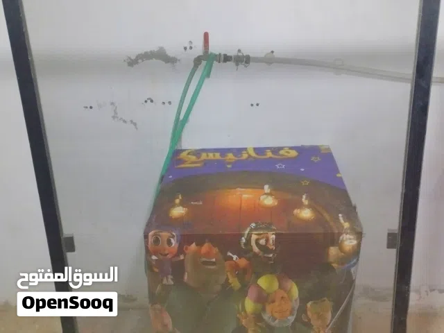 للبيع 5 شبك ألمنيوم أسود بحالة الوكالة مع واجهة خزانة بسعر حرق