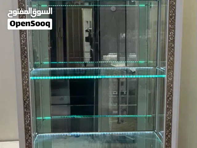 غرفة نوم مع اكسسوراتها للبيع