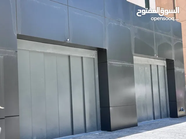 نصف دور تجاري للإيجار في شرق قطعة 7