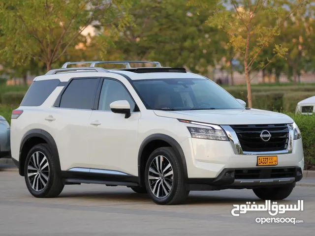 Used Nissan Pathfinder in Al Dakhiliya