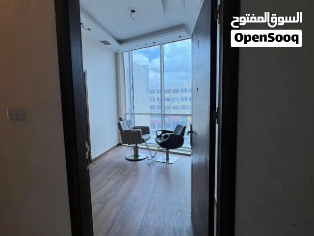 مكتب خلف الملكية الأردنية للإيجار