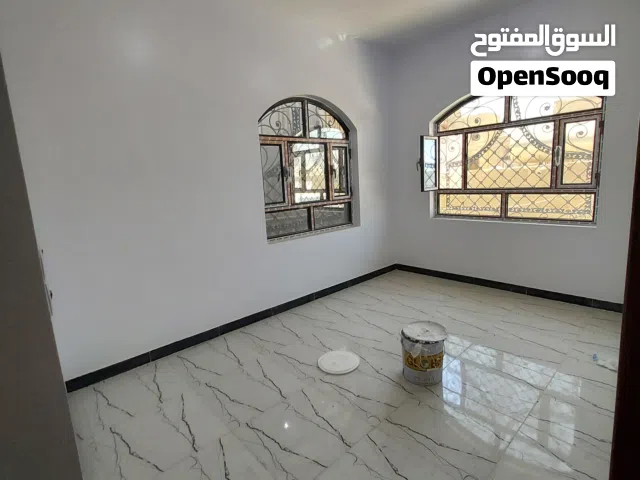 بيت مستقل جديد للإيجار 5 غرف 4 حمامات مطبخين 3 صالات مع حوش (التفاصيل في الوصف)