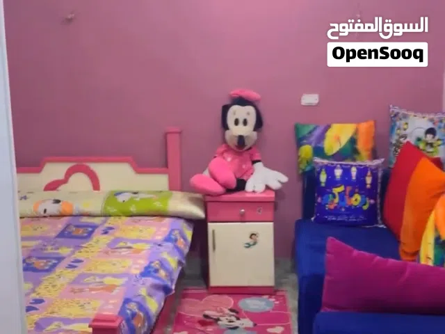 شقه رؤف مفروشه بالمعادي بتقسيم المساحه بجور مدرسه الارومان خلف الإدارة التعليمية من شارع 9 الريسي