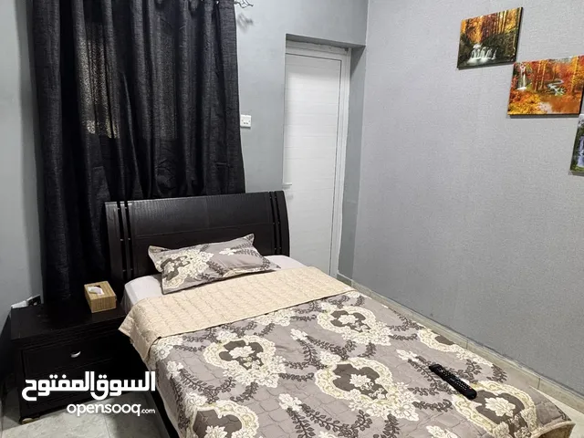 غرفه لشخص واحد في الخوير 33 قريب التقنيه و المايا اليوم بي7ريال