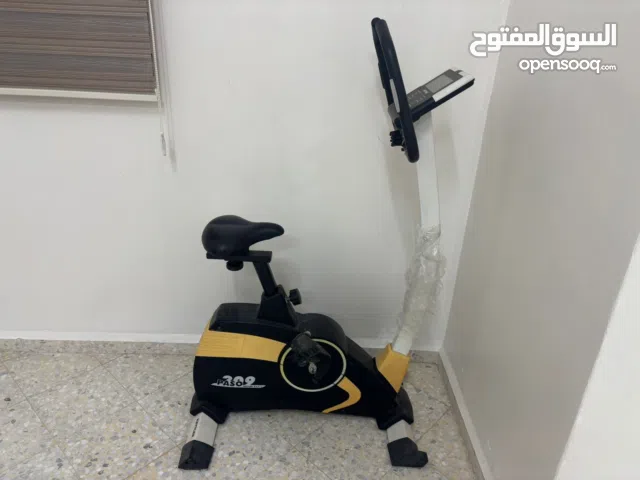 بسكليت. شبه جديد . مع شاشة  بسعر رخيص جداً