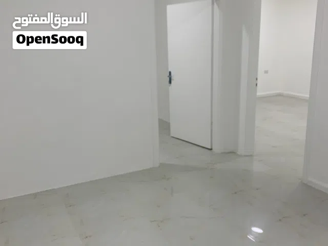 مكتب للايجار مقابل دوار الواحه مباشره بجانب مخبز غيث عماره 153 مجمع الواحة التجاري اسعار مميزه وموقع