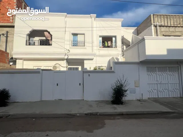 À vendre maison indépendante à deux étages – Quartier calme, Siliana sud