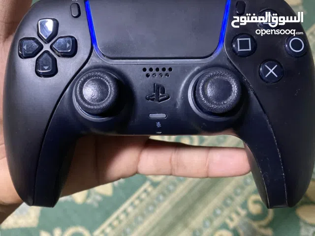 جهاز تحكم بلايستيشن 5 بحاله ممتازه