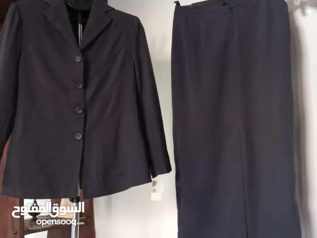 بدلة وجاكيت وقونات نسائية جديدة تركية للبيع تصفية محل