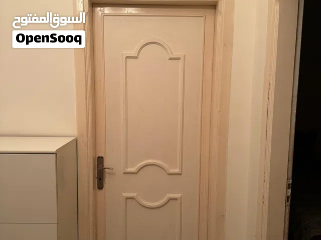 ابواب داخليه خشب  مستعمله  لون ابيض