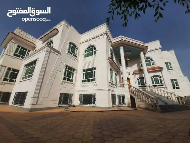 فله للبيع على 3 شوارع في ارتل