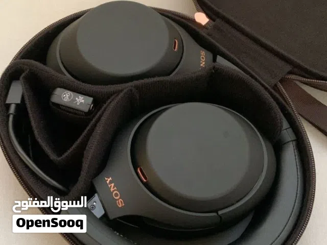 سماعات sony xm4 اصلية شبه جديدة مع علبتها صوت رائع و بطارية تستحمل اسابيع