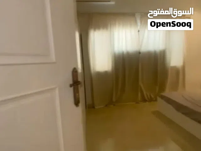 غرفة مع مطبخ وحمام مدخل خاص