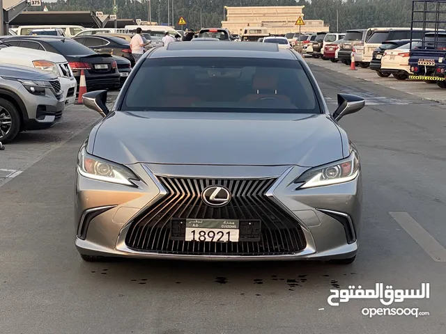 لكزس ES350 موديل 2019 مواصفات خليجية فل اوبش فتحة سقف عداد 111000km بحالة ممتازة جاهزة للاستخدام