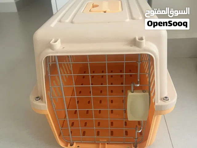 بيت قطط متنقل او قفص قطط متنقل   ولعبة شجرة قطط مع خداشة cat scratching toy  Cat cage  like new
