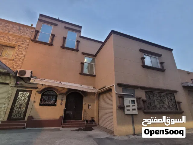 فيلا  مناسب إلى 3 عوائل، في مدينة حمد الدوار الرابع