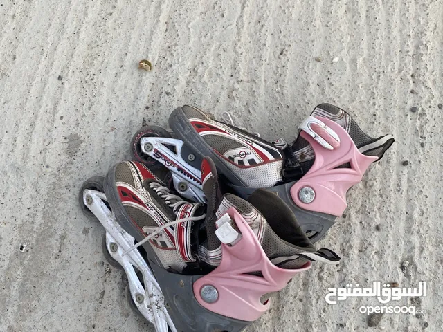 حذاء رياضي ذو عجلات