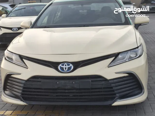 تويوتا كامري هايبرد نظيفة ومشدودة – كانت تكسي سابقًا – قوة، توفير، واعتمادية – سعر مناسب