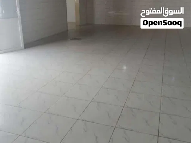 السدره الملكيه مول مقابله ع الرئيسي وسعر ايجار 6000يمشي معنل ان مطعم شعبي اومخزن او مصنع