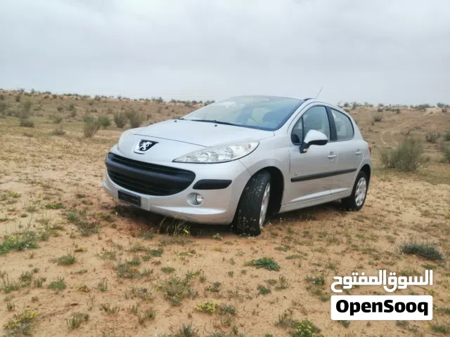 2010 بيجو 207 Base