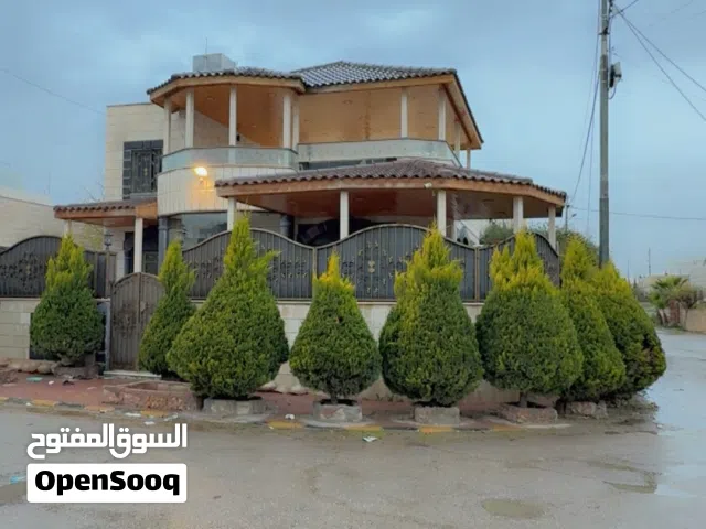 بيت مستقل شبه فيلا في منطقة سحاب قرب مستشفى التوتنجي للبيع بسعر مميز