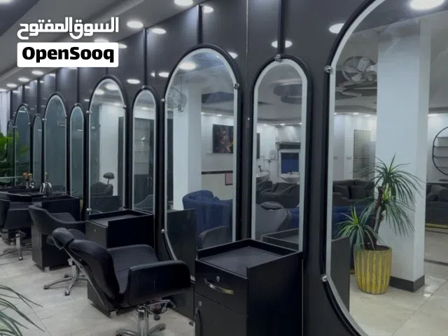 متوفر للإيجار في الطويسة شارع اللجنة الأولمبية صالون نسائي مؤثث بالكامل وجاهز للعمل،
