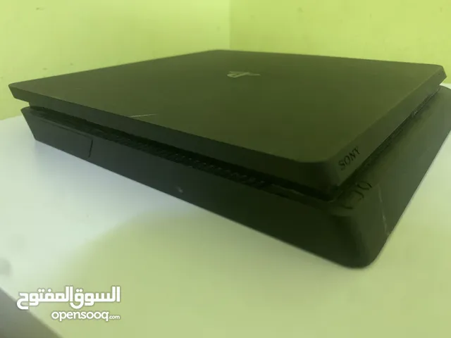 بلايستيشن 4 مع جميع ادواتها