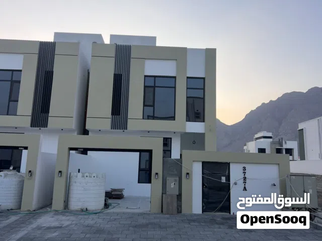 متوفره فله واحده بتصميم مودرن بمساحة بناء واسعه356متر وتشطيبات ممتازه من المالك بالقرب من عقبة بوشر