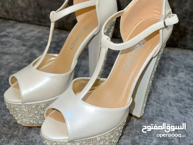 White With Heels in Tripoli