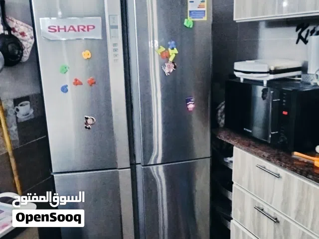 تلاجه مع فريزر ، بحالة الزيرو 4 ابواب شارب البيع لدواعي السفر