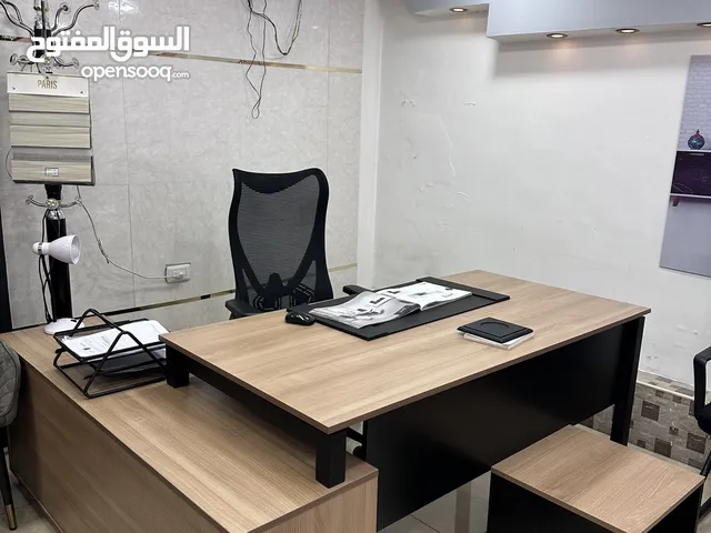 مكتبك بأناقة... والراحة بتوصلك للعقبة!