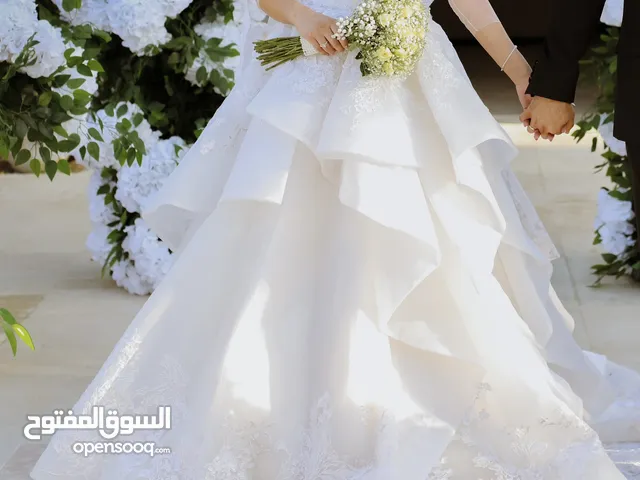 فستان عرس للبيع بحالة جديدة، لبسه مرة واحدة فقط صيف 2023، تصميم المصمم اللبناني العالمي سعيد قبيسي