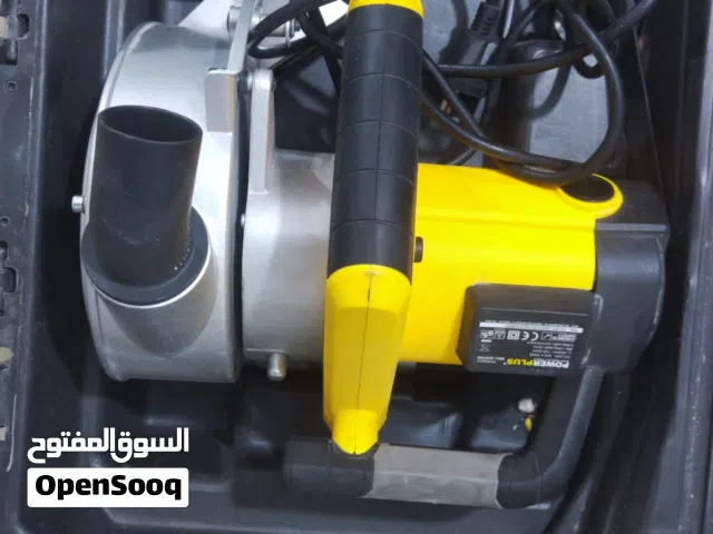 كوسرة حائط جديدة مع حجراتها ومنفذ خروج التراب