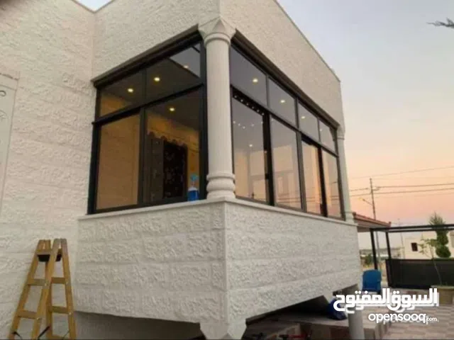 شبابيك المنيوم لون اسود زجاج عسلي مع المناخل بحال الوكااااله ارتفع 150 عرض 200 عدد 10