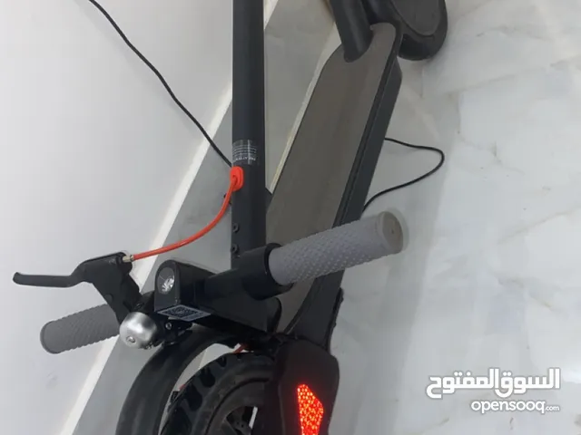 سكوتر شاومي الجديد للبيع استخدام يومين فقط للذمة . الي بيستخدم ياخذه ولله افضل له