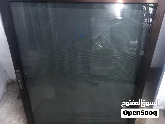 شبابيك المنيوم مستعمل بحال الوكاله لون اسود جميع المقاسات مع المناخل وجميع الاكسسوارات