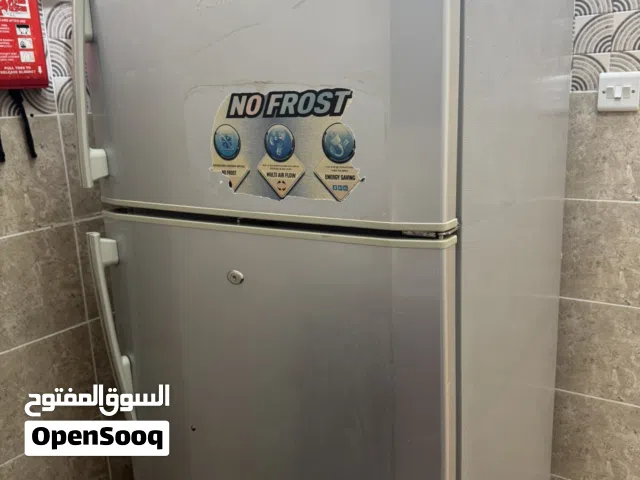 ثلاجة للبيع المستعجل