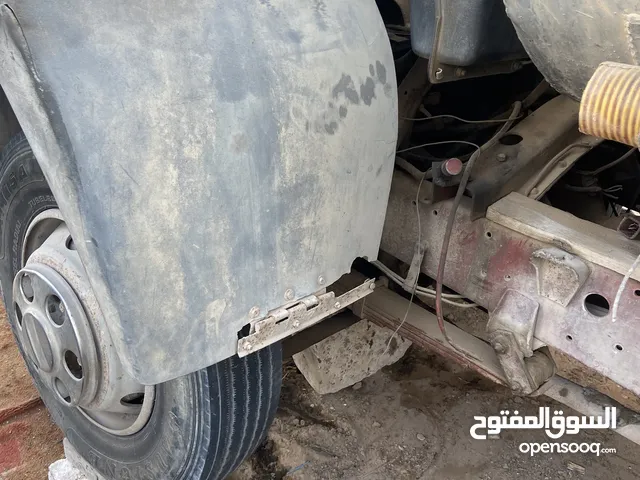 ويمي لي البيع محرك يصرف او معاها محرك متسكر الخزان المياء 4500 الاطارات بي حاله جديده مكان الزاوي