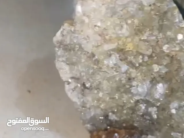 عاجل جدا للجادددددين فقط حجر عظيم للبيع حجر كريم مرصعً طبيعي بالألماس والكريستال نادر